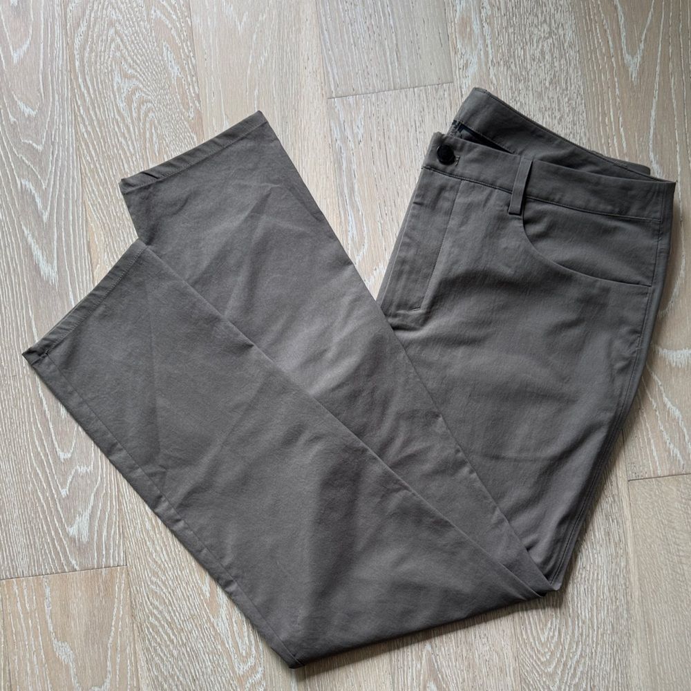 Lululemon Men's Gray Straight-Leg Pants Chinos